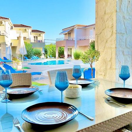 Phoebes Place At Kalamaki Court, 2 Bedroom Villa With A Shared Pool Exterior foto