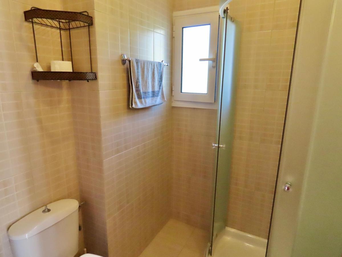 Phoebes Place At Kalamaki Court, 2 Bedroom Villa With A Shared Pool Exterior foto